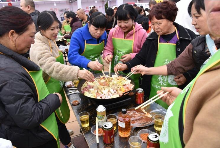 2023贵州电商消费季丨网络达人打卡贵州烙锅探店品鉴好味黔菜